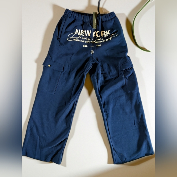 Fashion Nova New York Navy Cargo Women's Pants with White Graphic Size M NWT - Picture 2 of 10